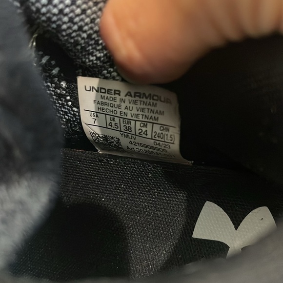 Under Armour Womens UA W Flow Breakthru 4 Black & Gold Basketball Sneakers 7 - Picture 9 of 10